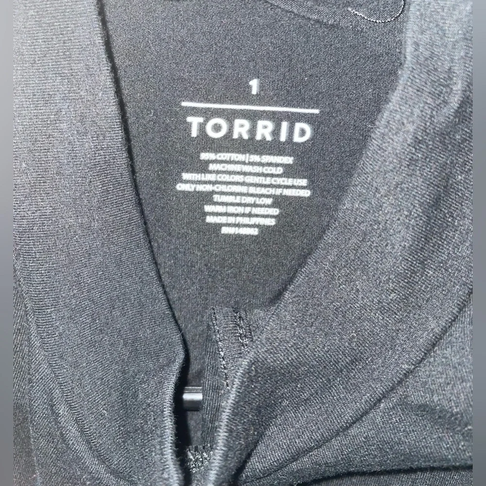 Torrid long sleeve cold shoulder black top in size 1X - Torrid Foxy fabric - Picture 8 of 9